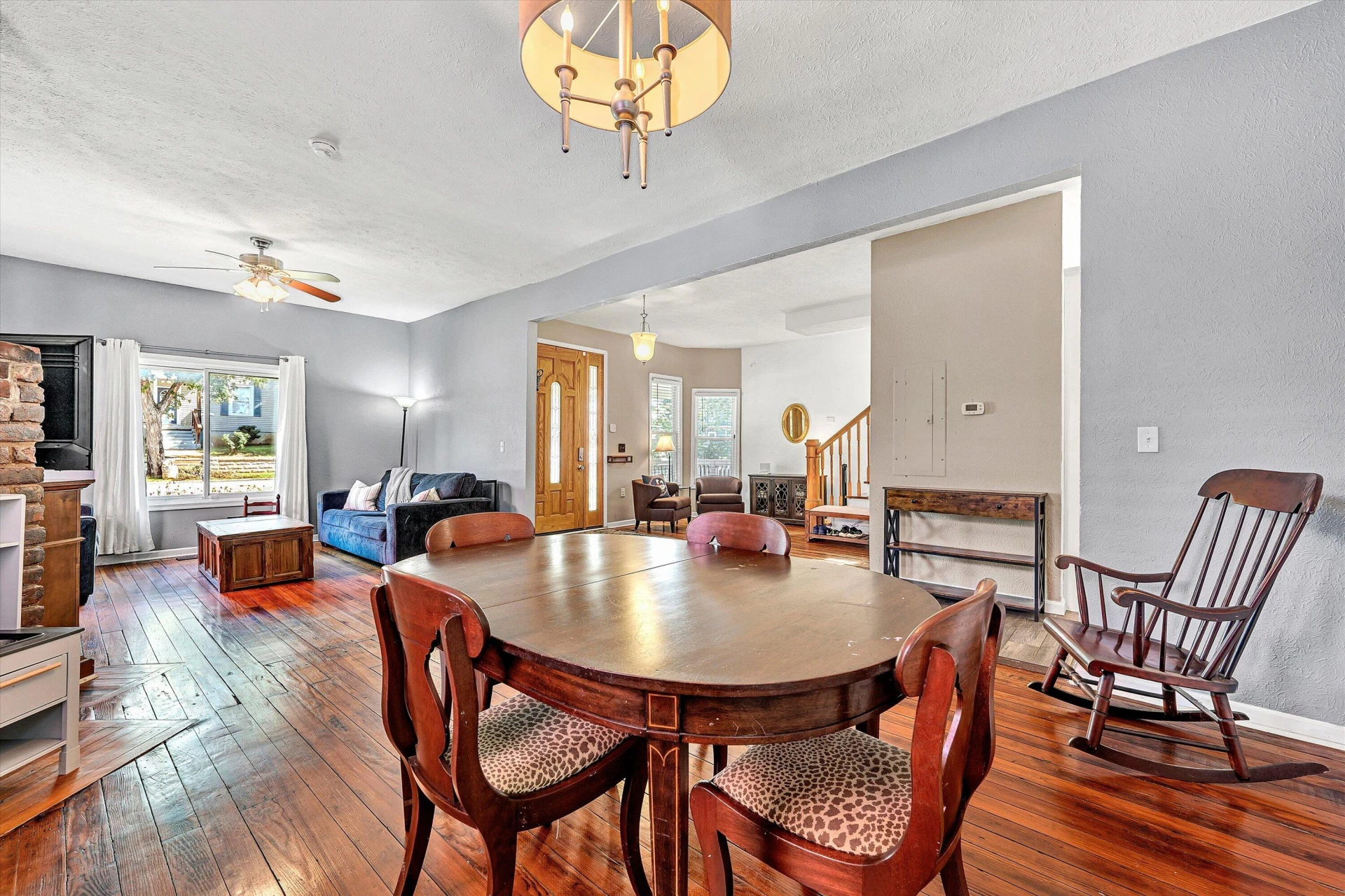 1210 Chapman AVE SW - Photo 4