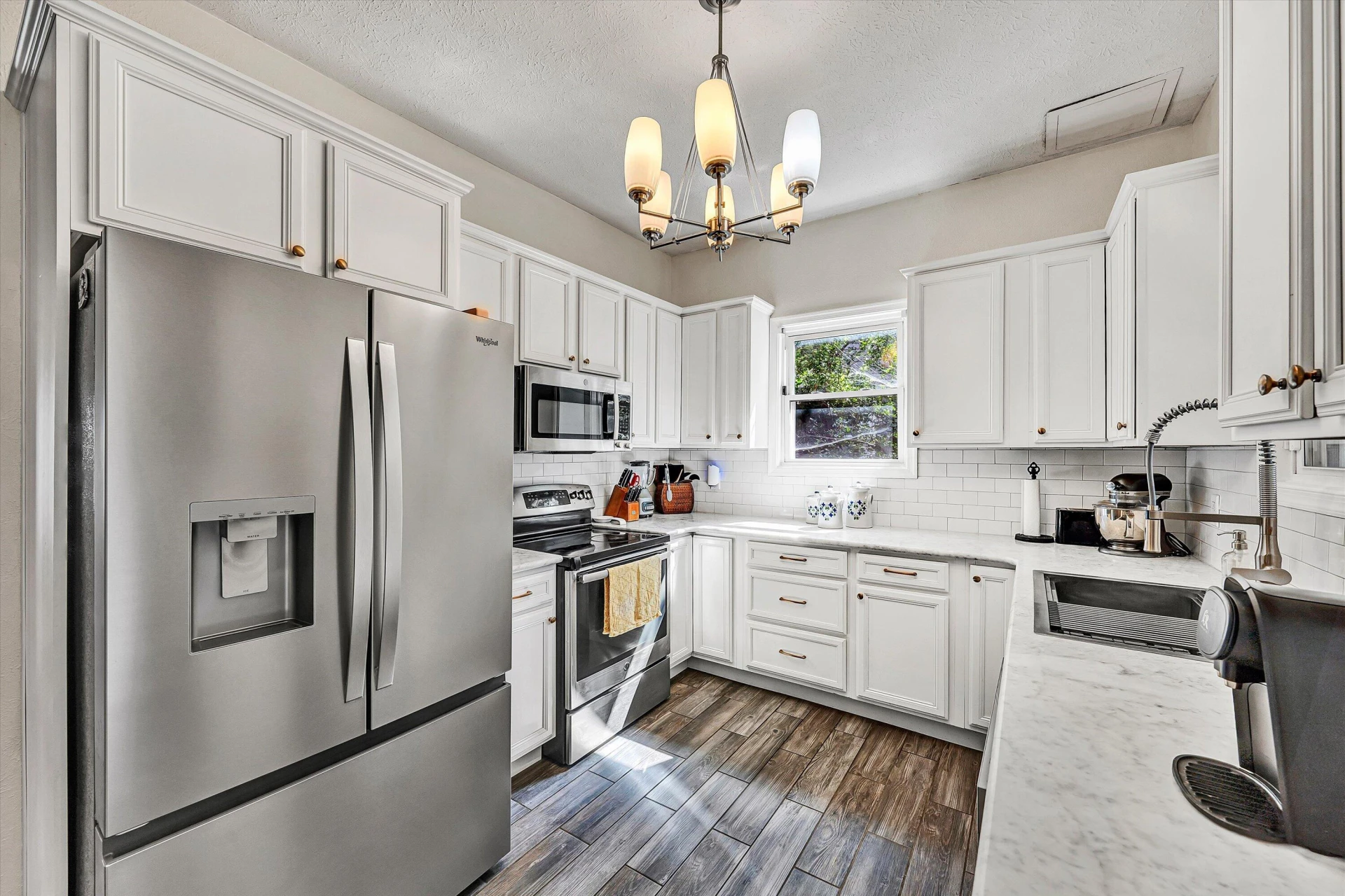 1210 Chapman AVE SW - Photo 6