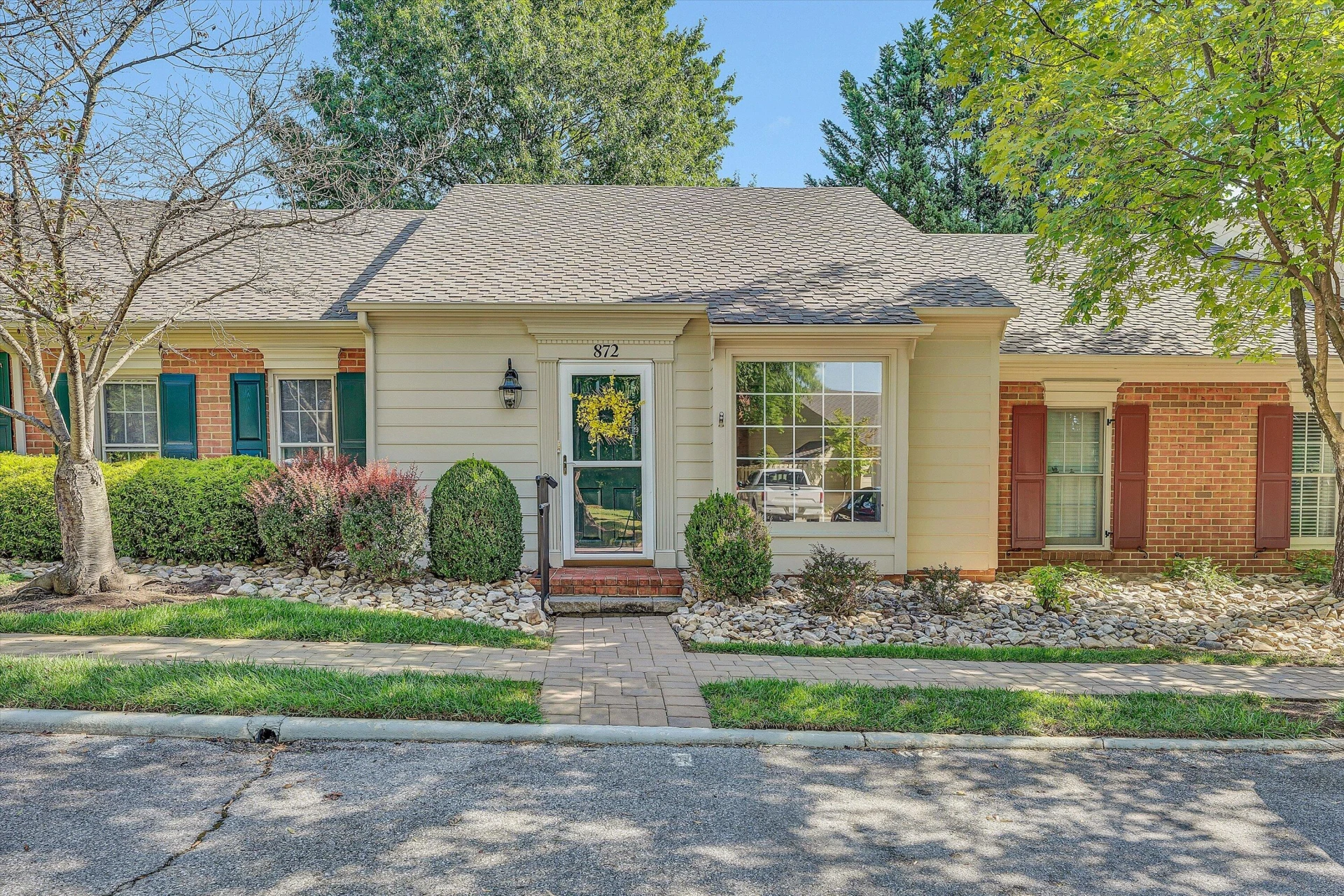 872 Stonegate CT