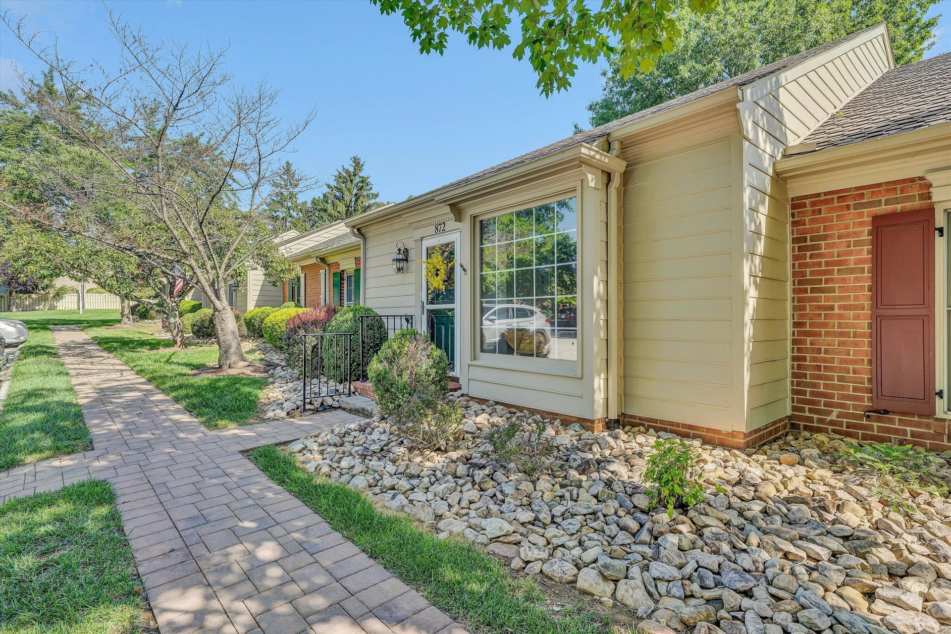872 Stonegate CT - Photo 3
