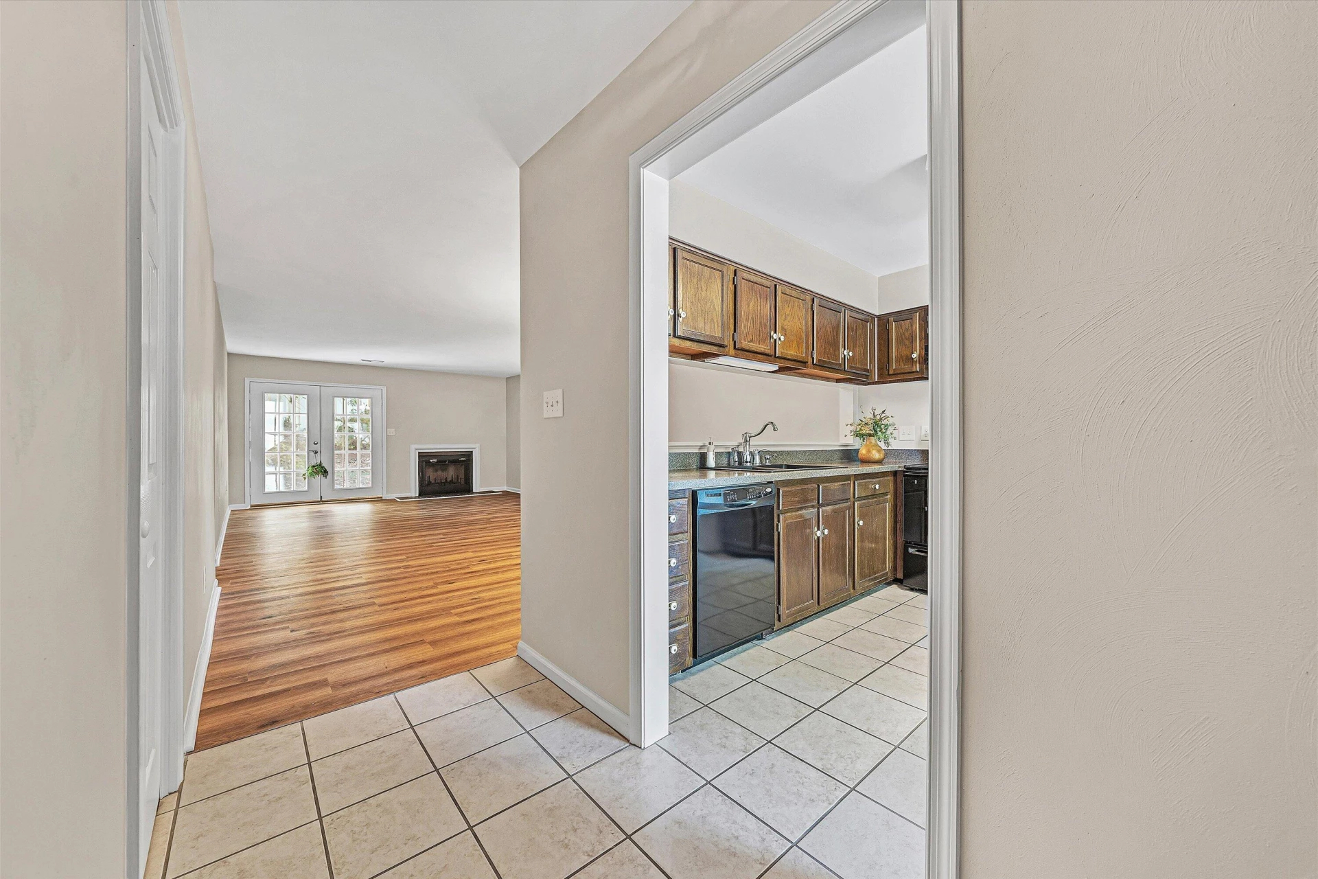 872 Stonegate CT - Photo 6