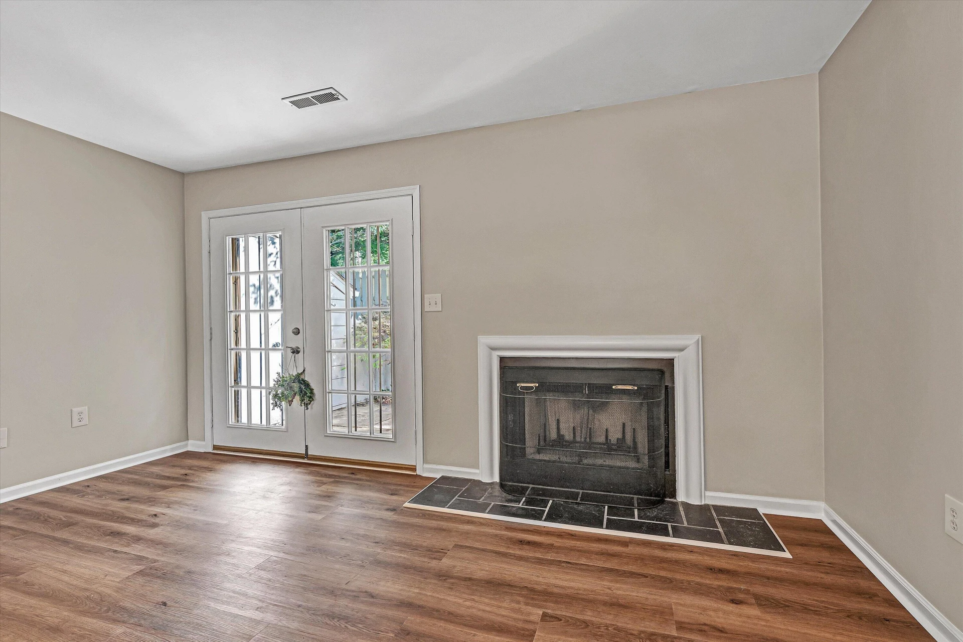 872 Stonegate CT - Photo 14