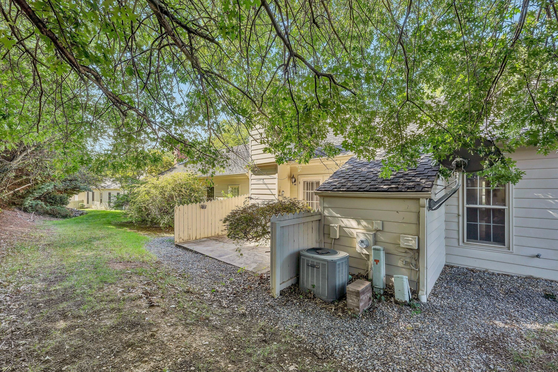 872 Stonegate CT - Photo 24