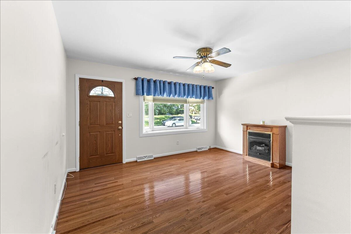 3920 Meadowlark RD - Photo 3