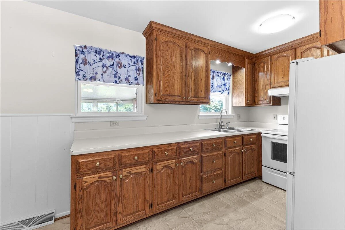 3920 Meadowlark RD - Photo 6