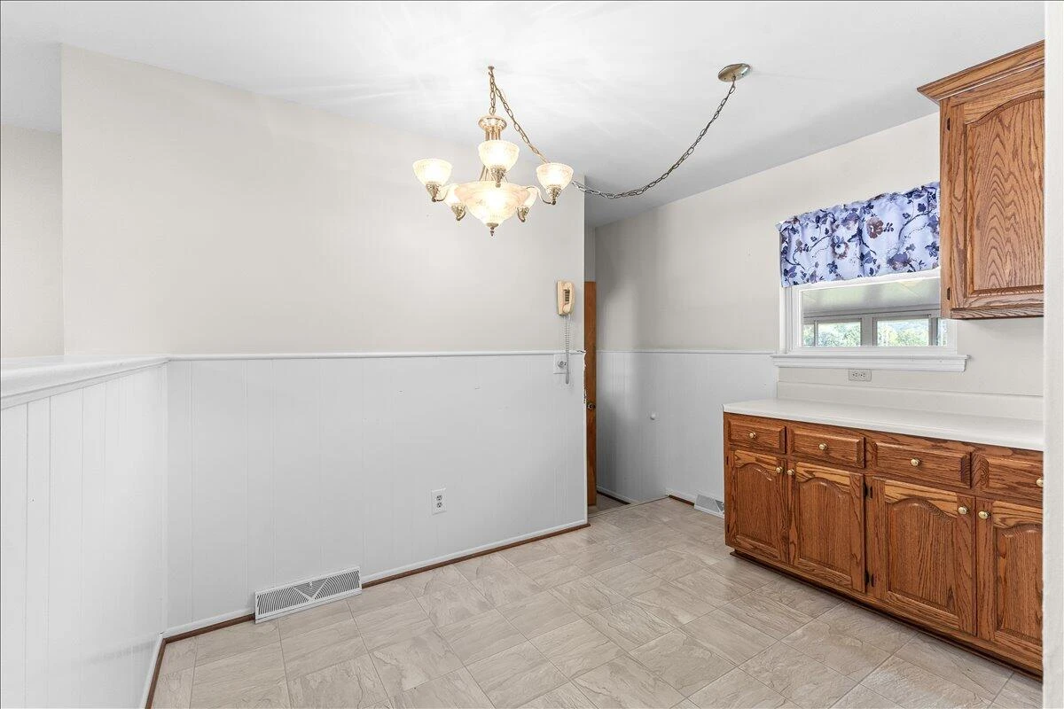 3920 Meadowlark RD - Photo 8