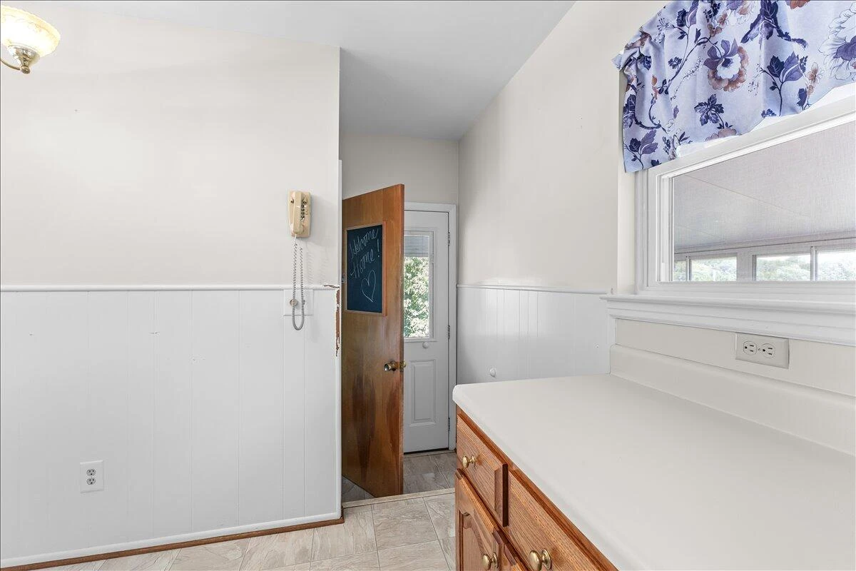 3920 Meadowlark RD - Photo 9