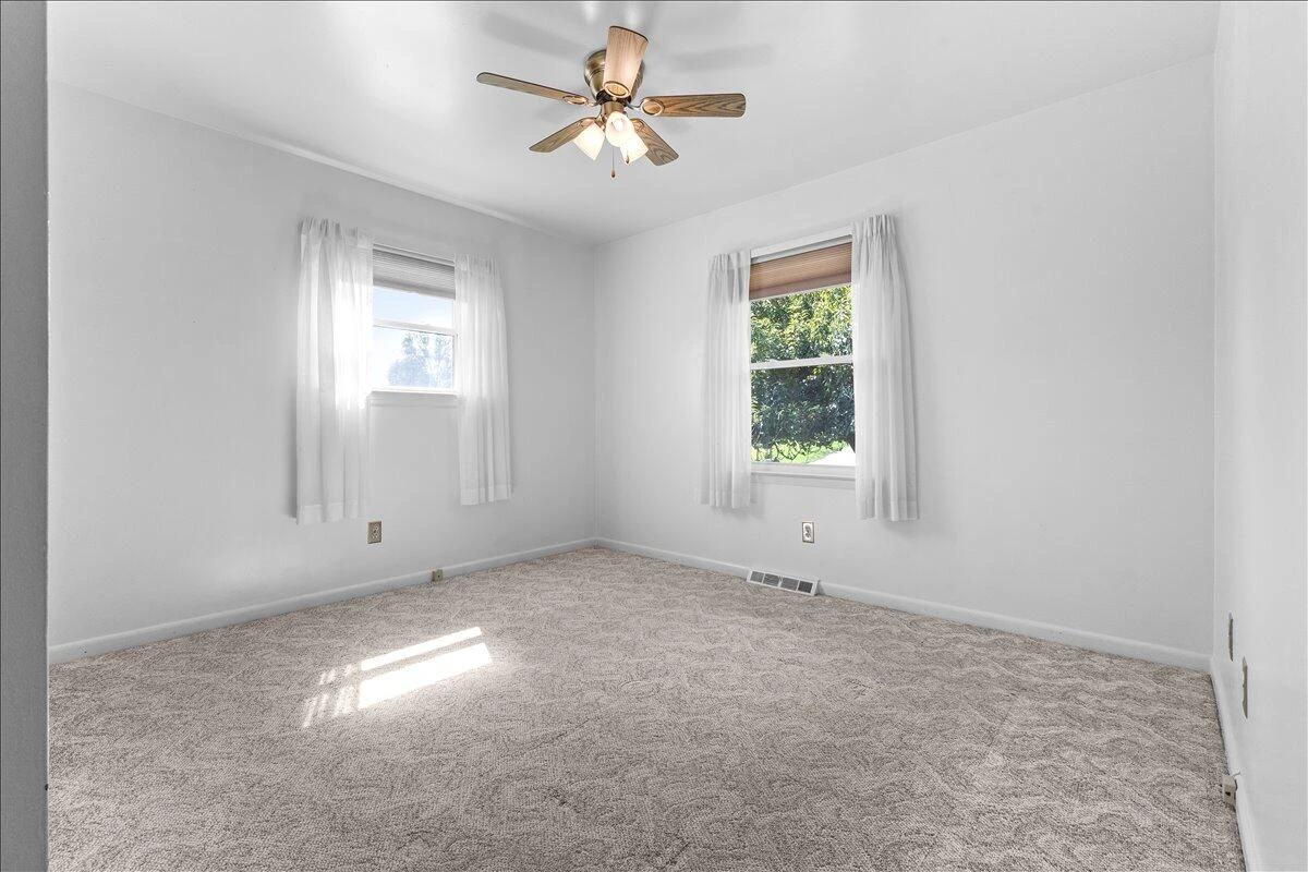 3920 Meadowlark RD - Photo 13
