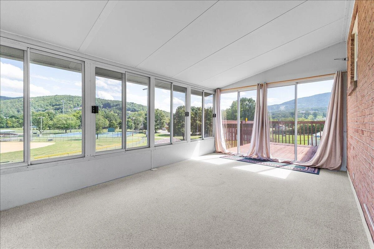 3920 Meadowlark RD - Photo 19