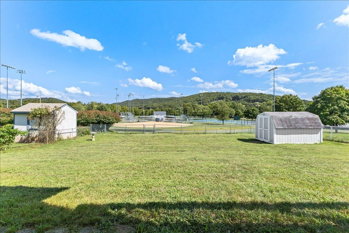 3920 Meadowlark RD - Photo 32