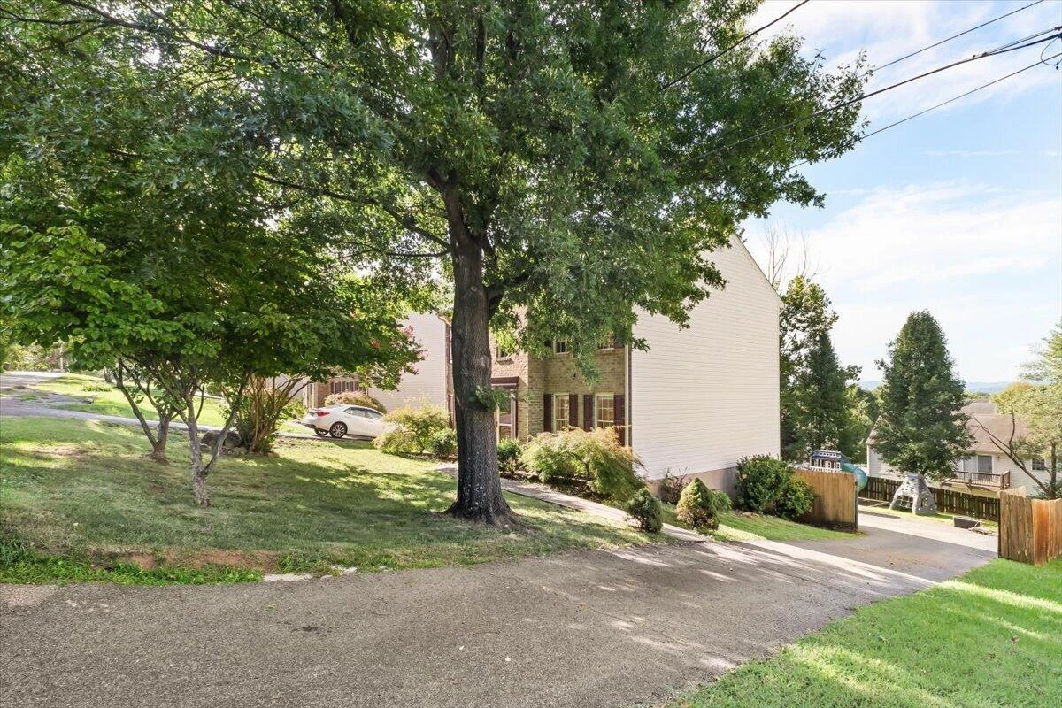 1575 Read Mountain RD NE - Photo 2
