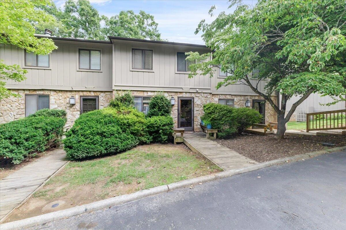 3389 Kelly LN