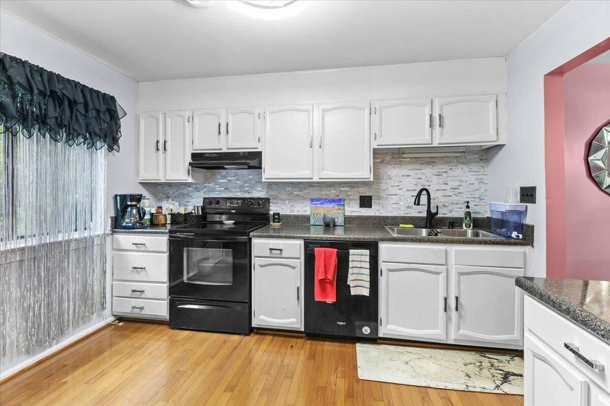 3389 Kelly LN - Photo 5