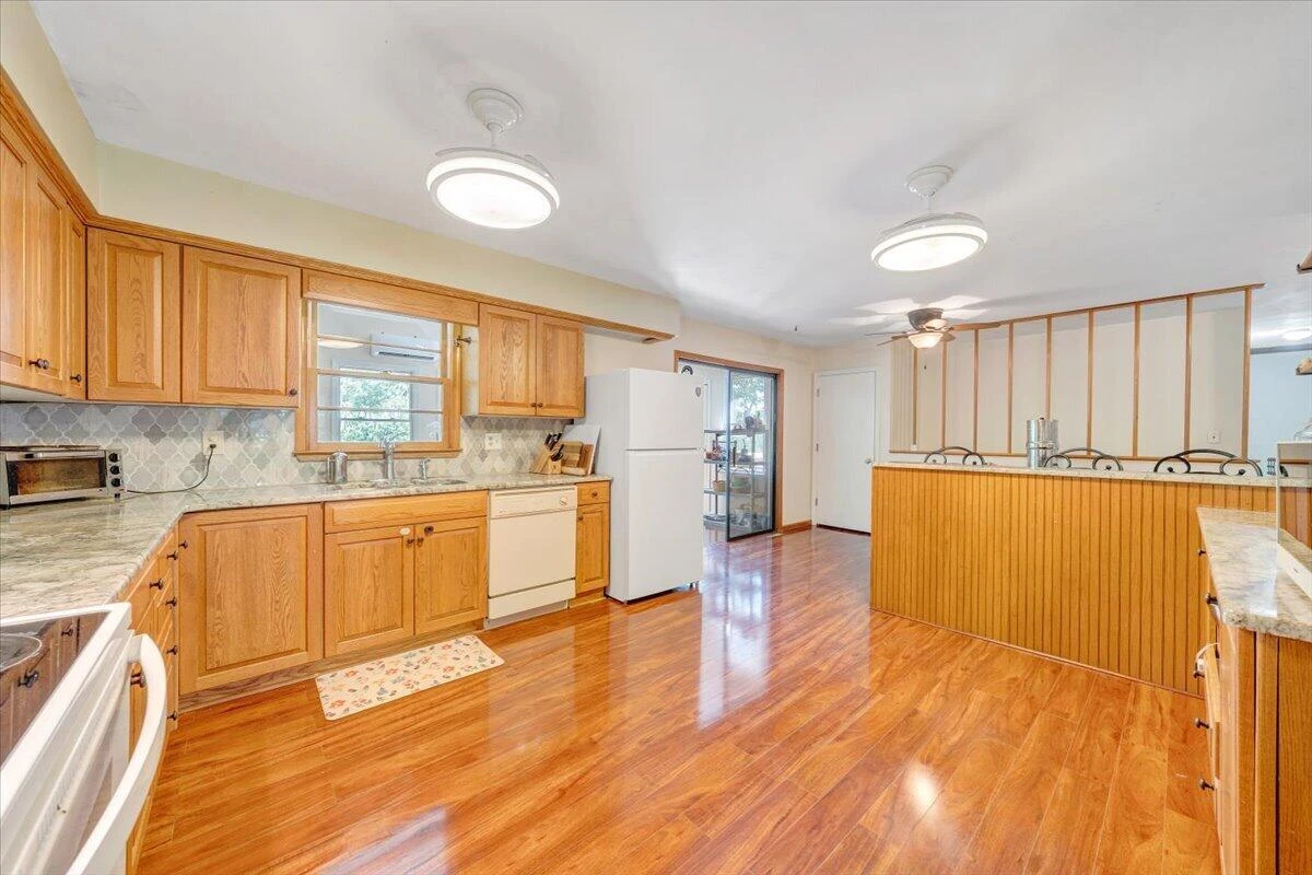2160 La Bellevue DR - Photo 9