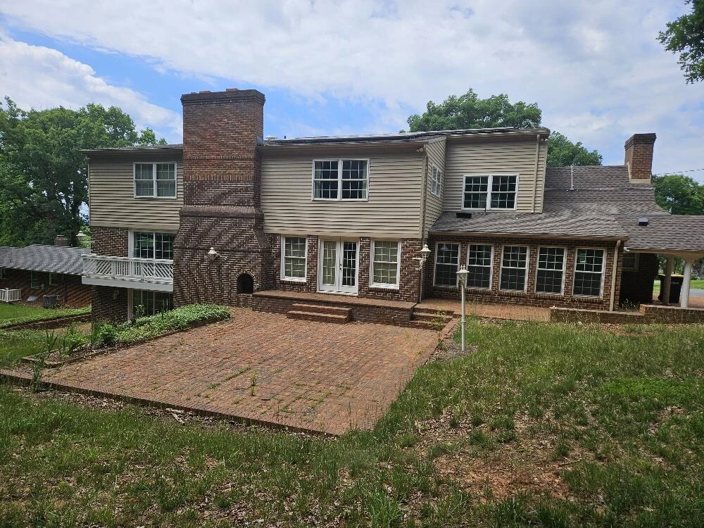 320 Hilltop DR - Photo 5