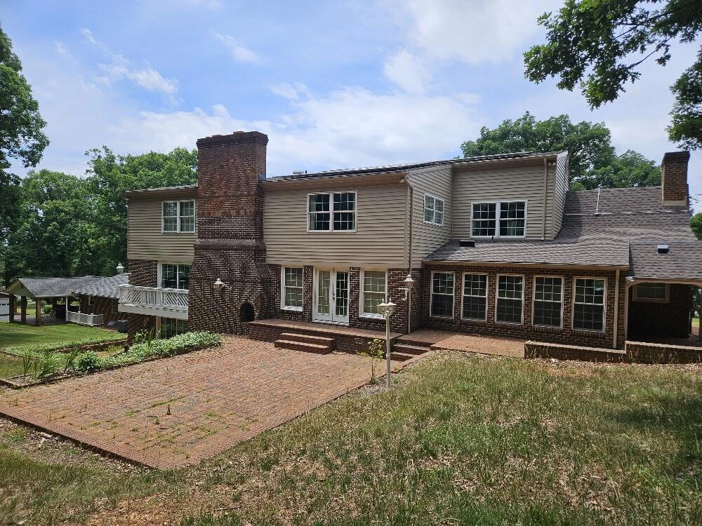 320 Hilltop DR - Photo 6