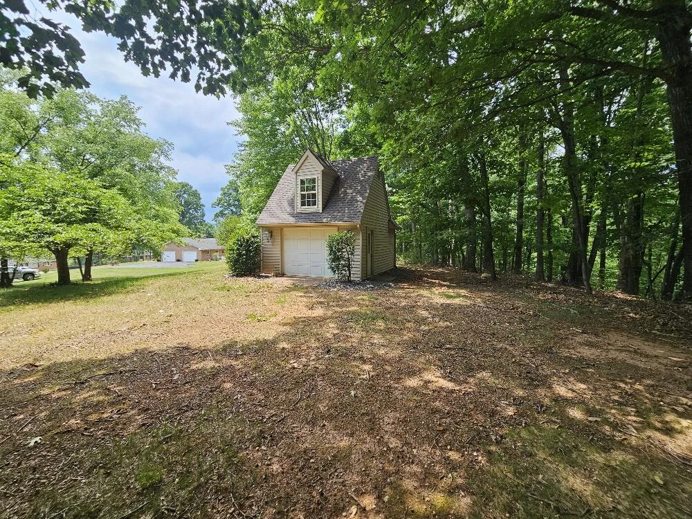 320 Hilltop DR - Photo 8