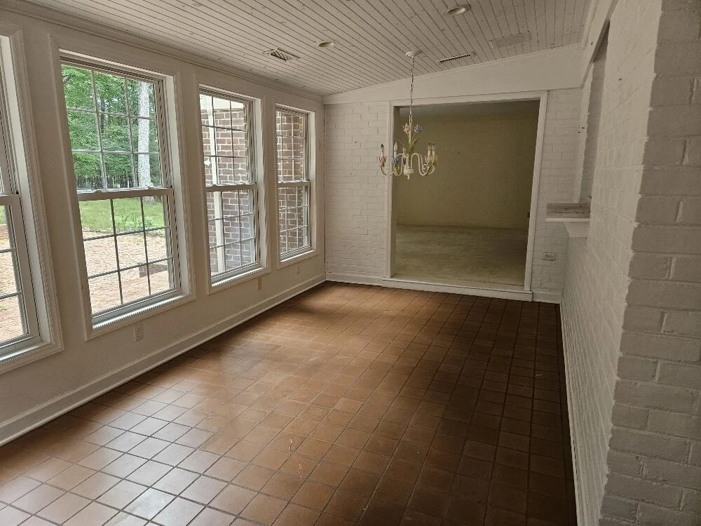 320 Hilltop DR - Photo 9