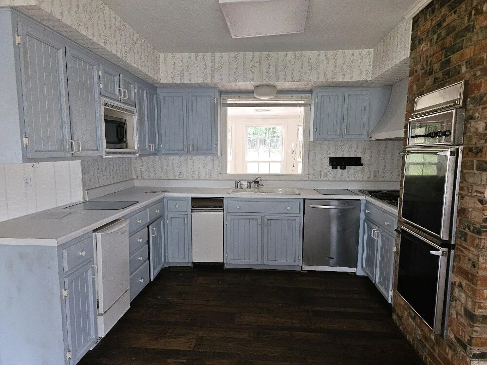 320 Hilltop DR - Photo 11