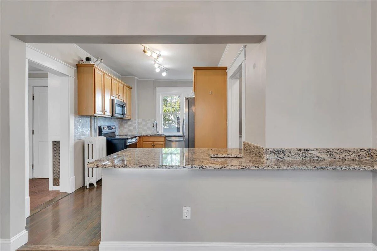2206 Windsor AVE SW - Photo 14