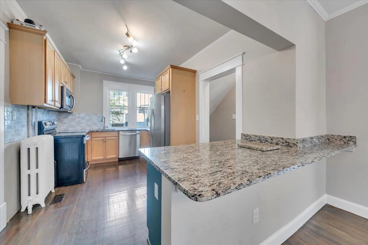 2206 Windsor AVE SW - Photo 15
