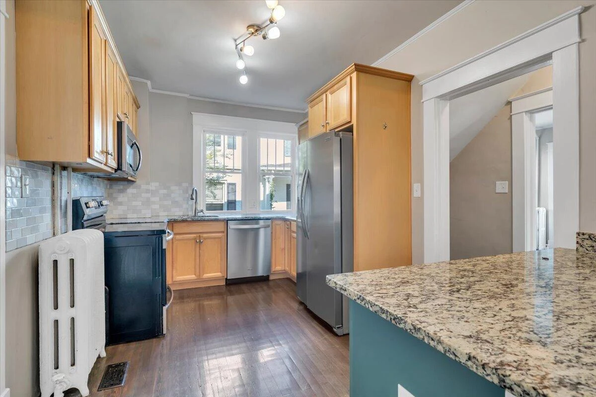 2206 Windsor AVE SW - Photo 16