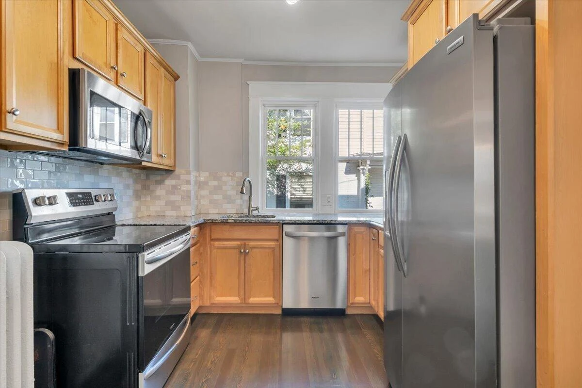 2206 Windsor AVE SW - Photo 17
