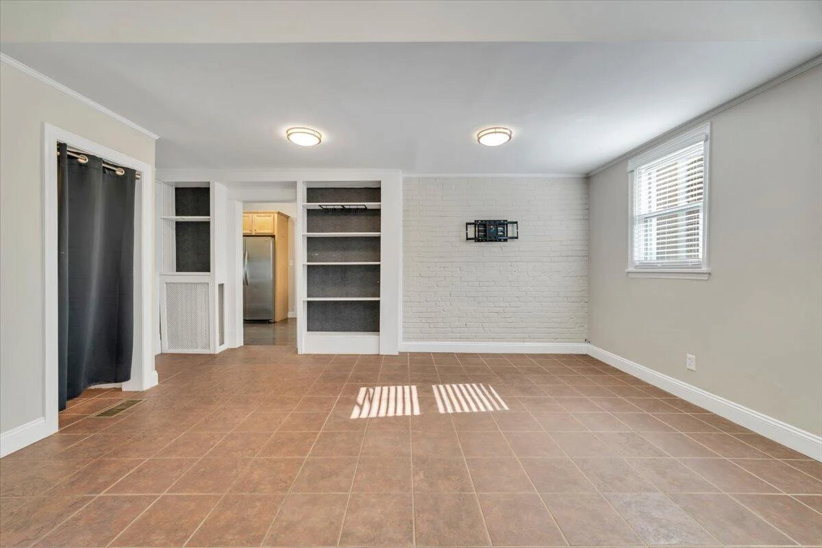 2206 Windsor AVE SW - Photo 24