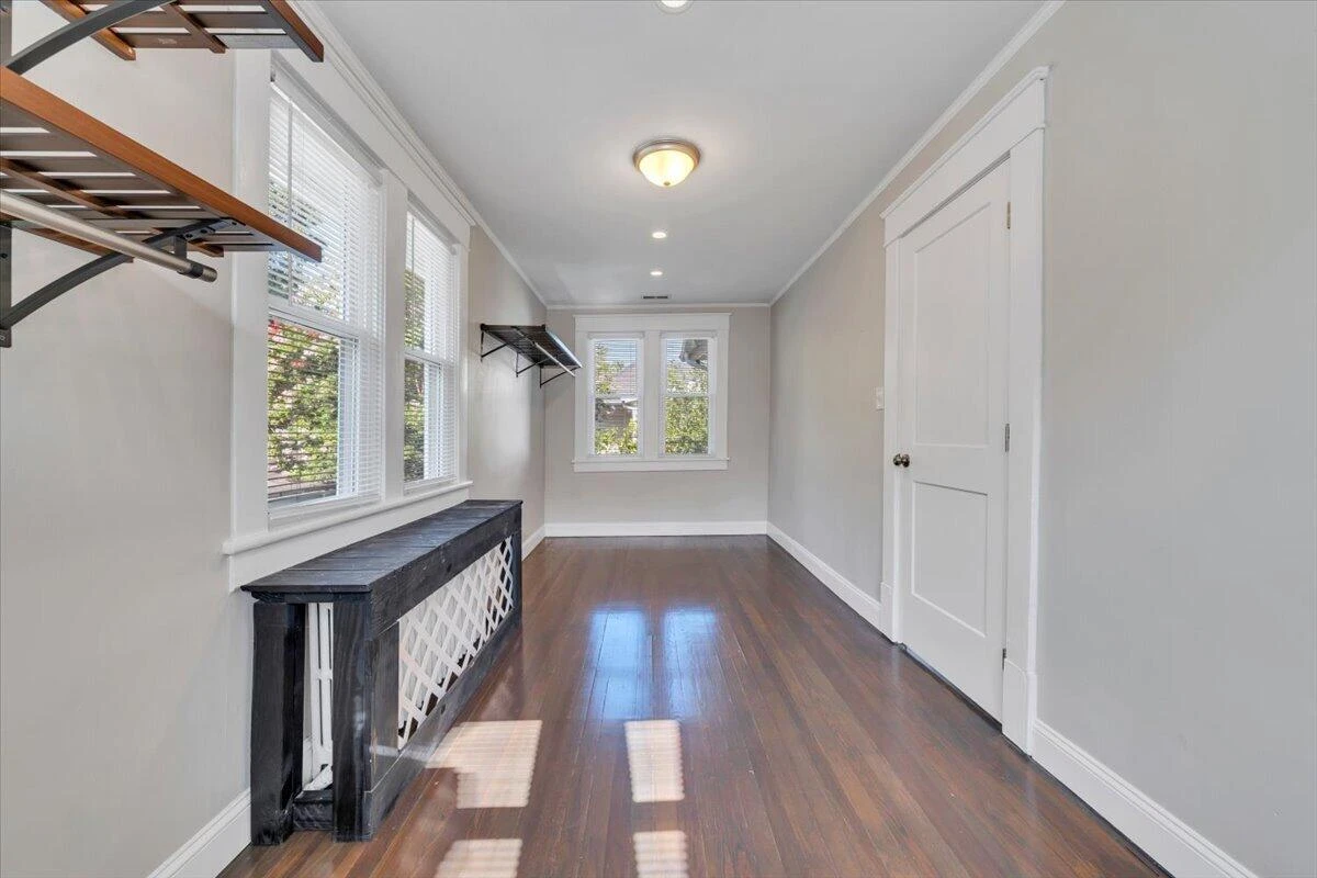 2206 Windsor AVE SW - Photo 29