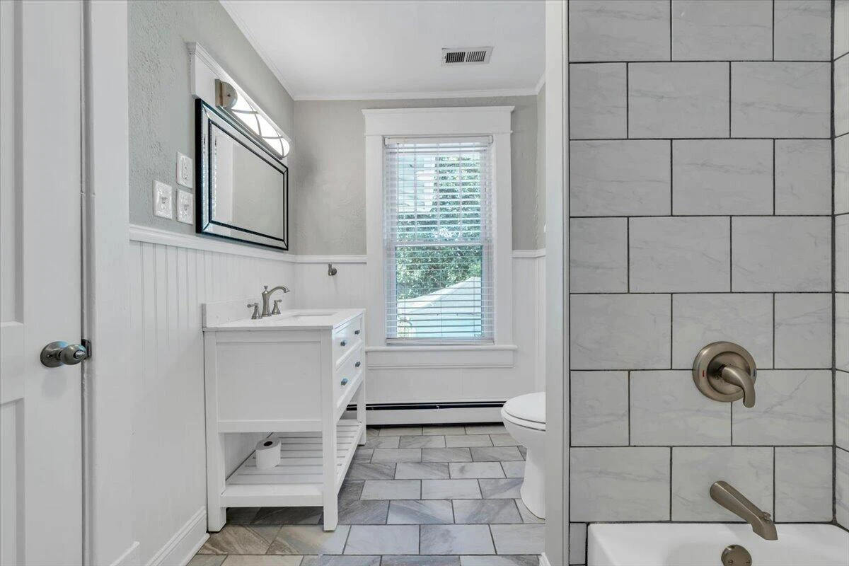 2206 Windsor AVE SW - Photo 32
