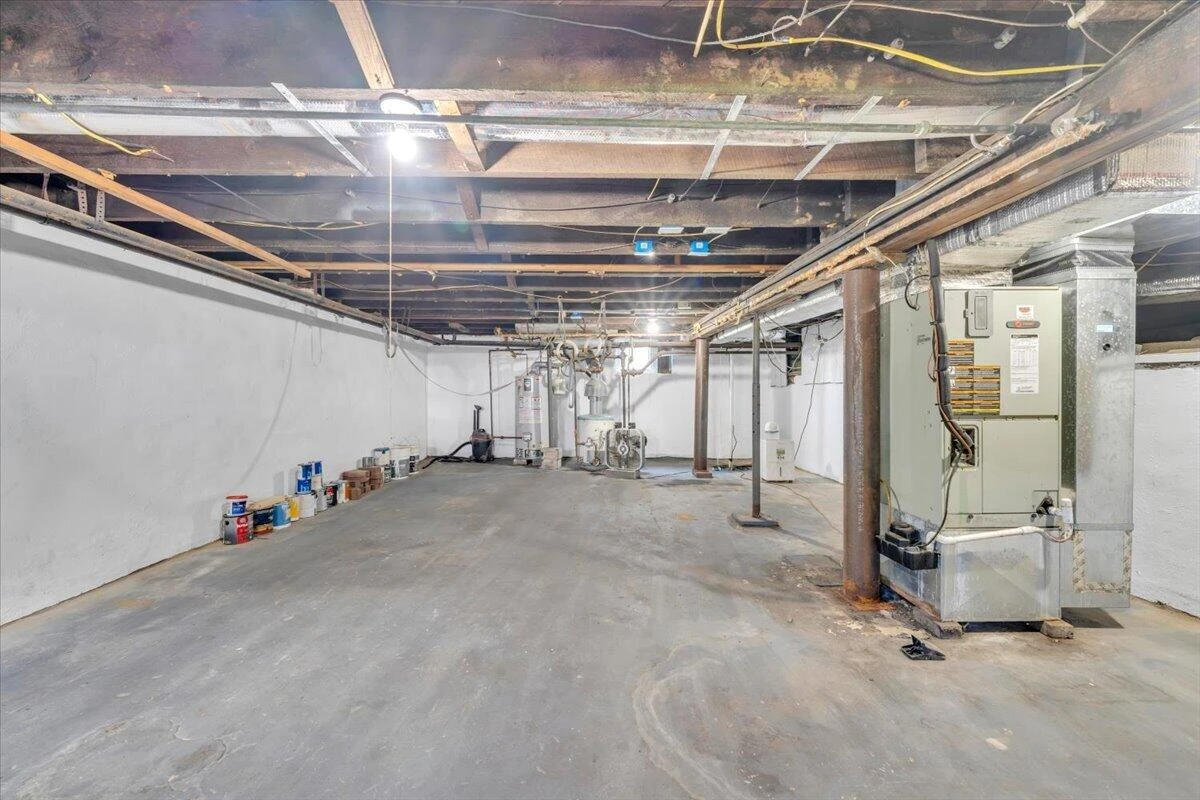 2206 Windsor AVE SW - Photo 36