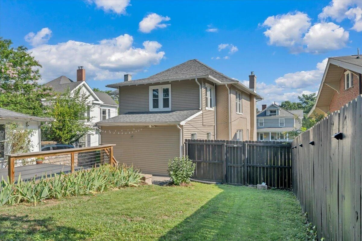 2206 Windsor AVE SW - Photo 42