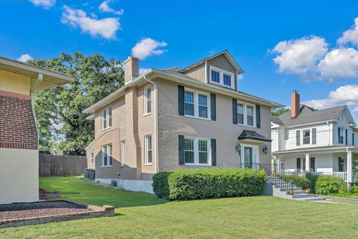 2206 Windsor AVE SW - Photo 44