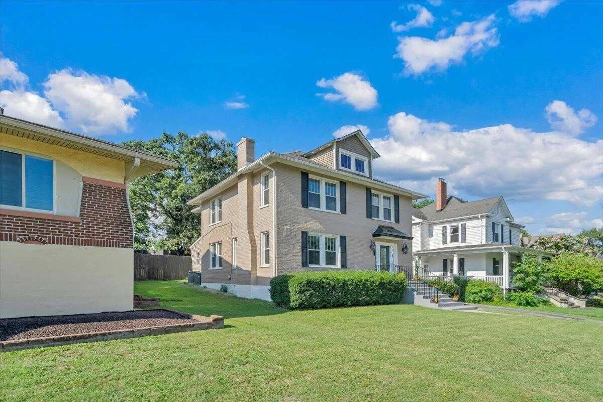 2206 Windsor AVE SW - Photo 45