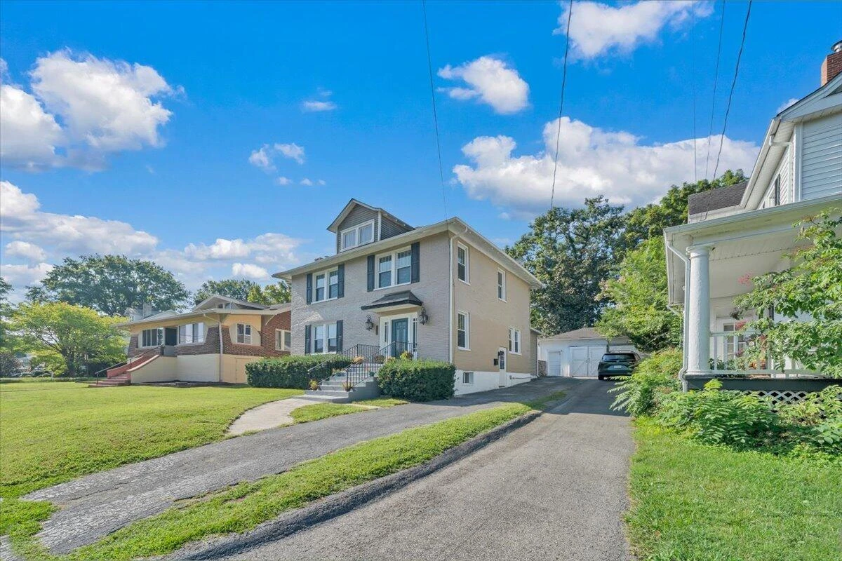 2206 Windsor AVE SW - Photo 47