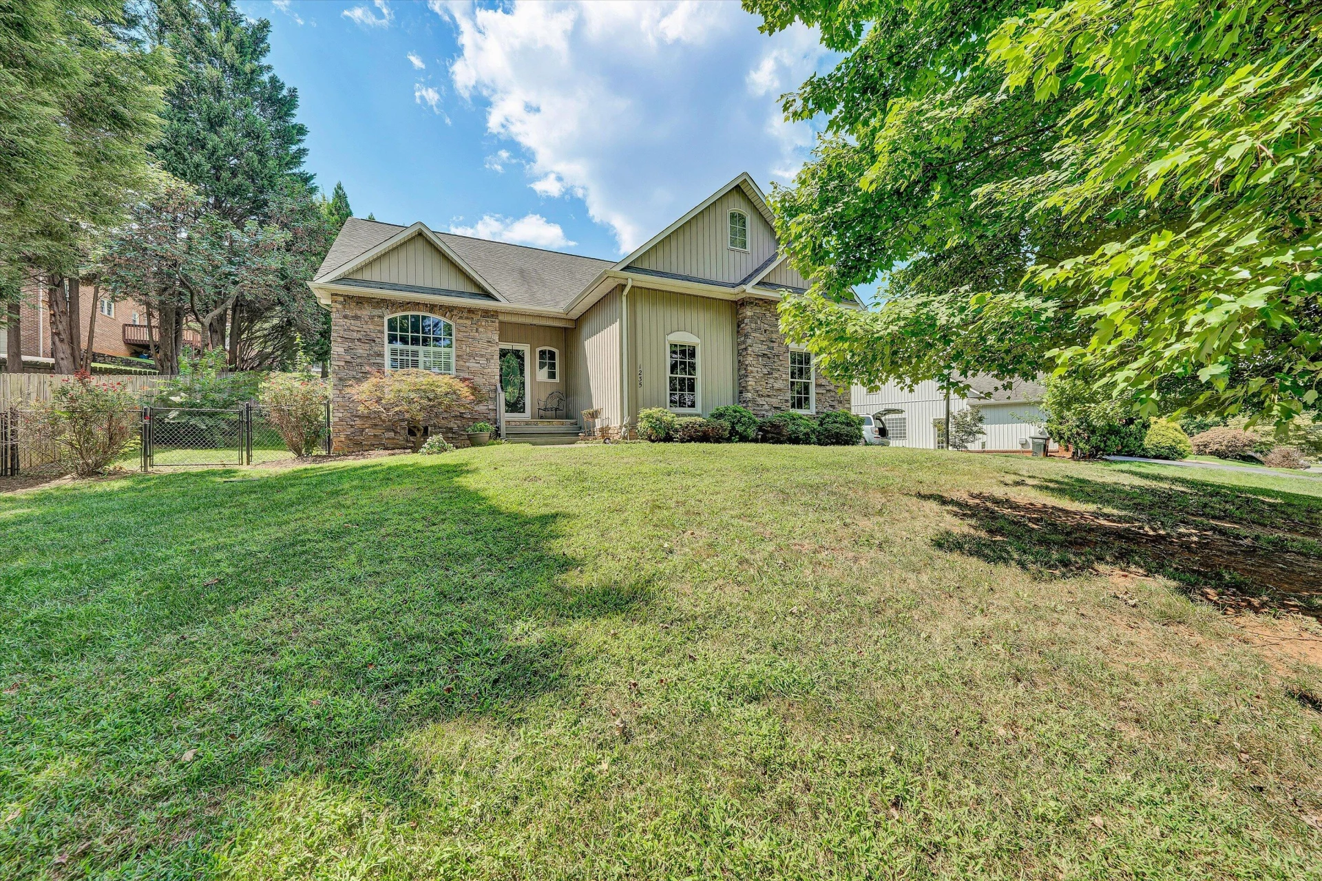 1235 Mountain View RD - Photo 2