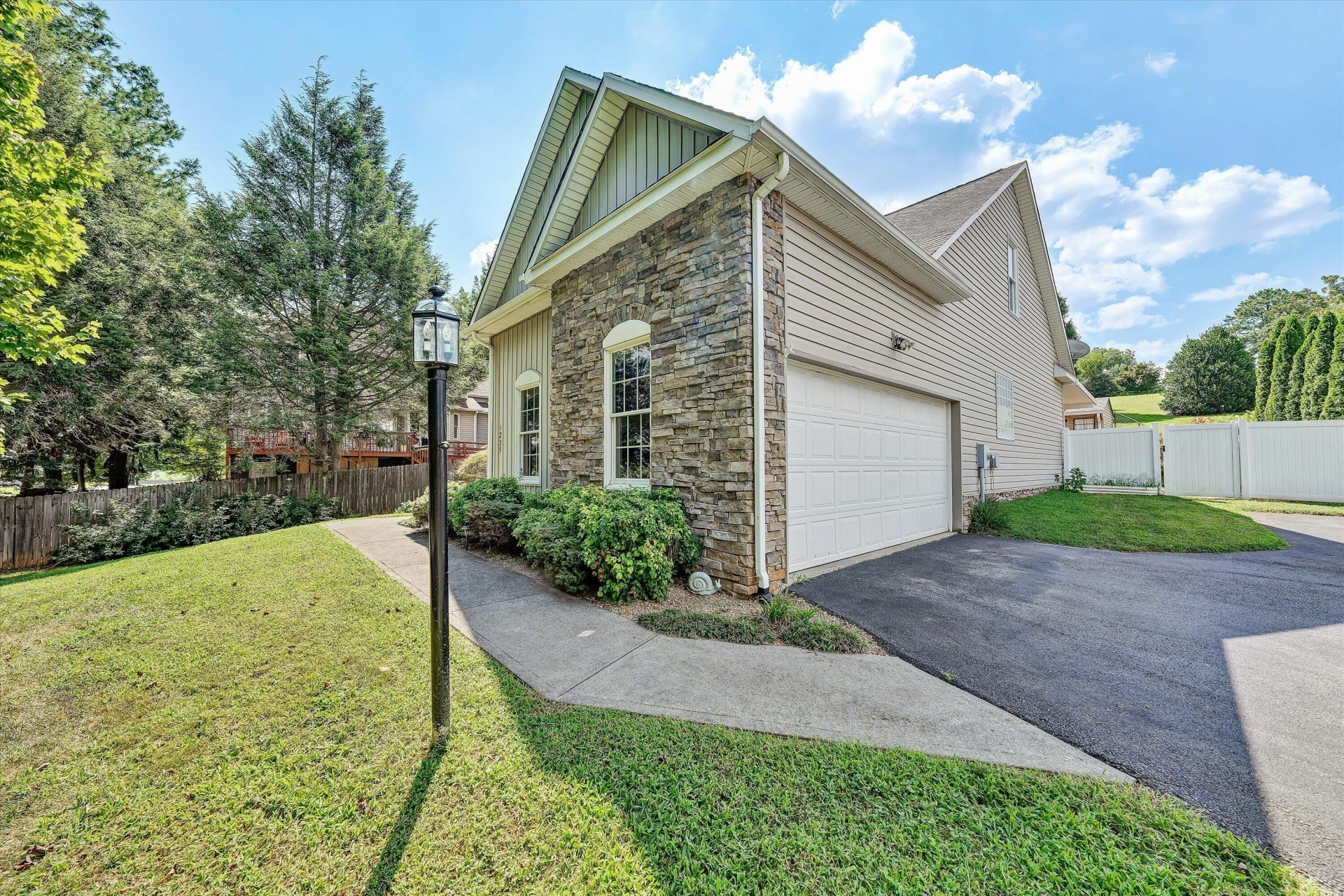 1235 Mountain View RD - Photo 3