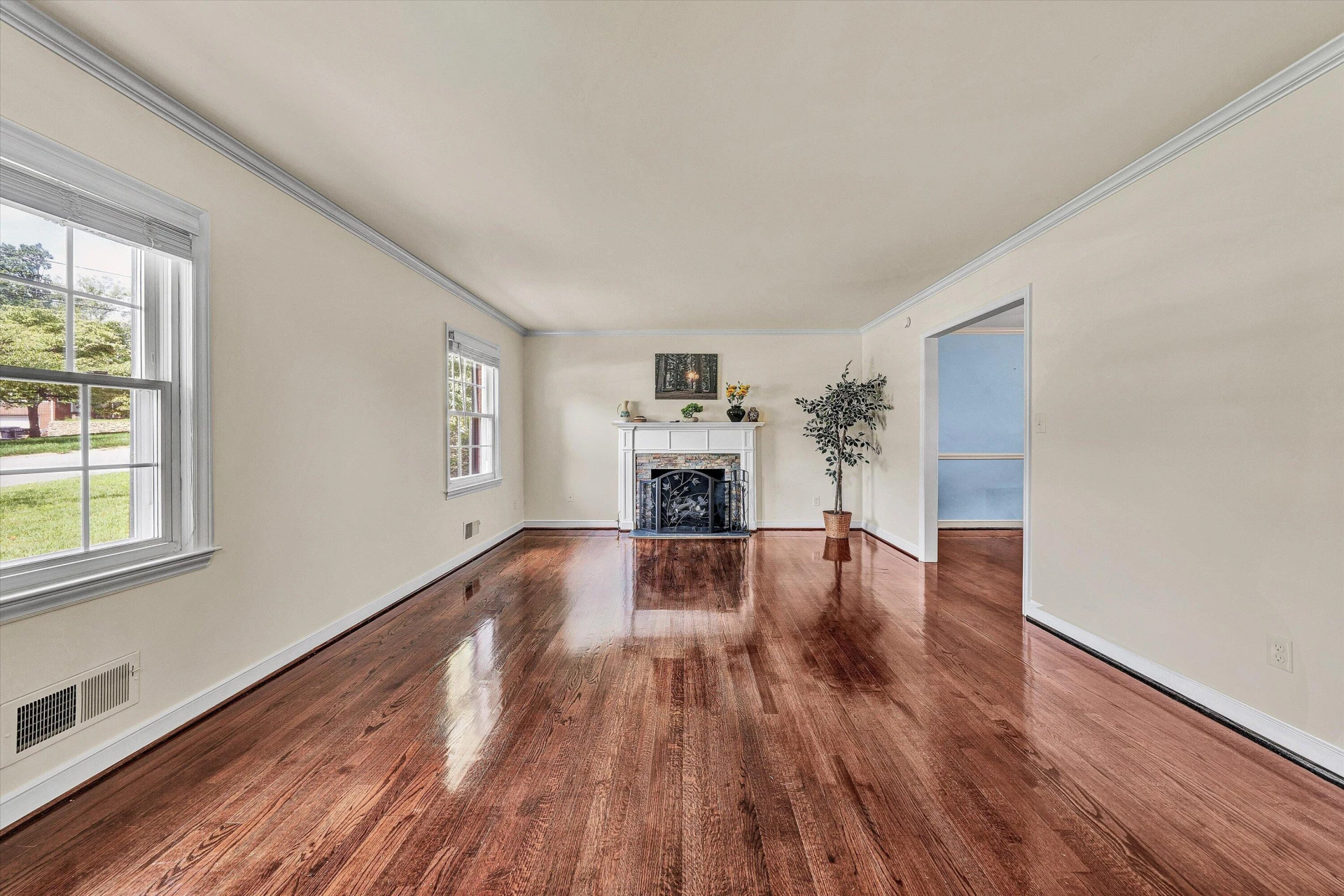 4203 Woodridge DR - Photo 5