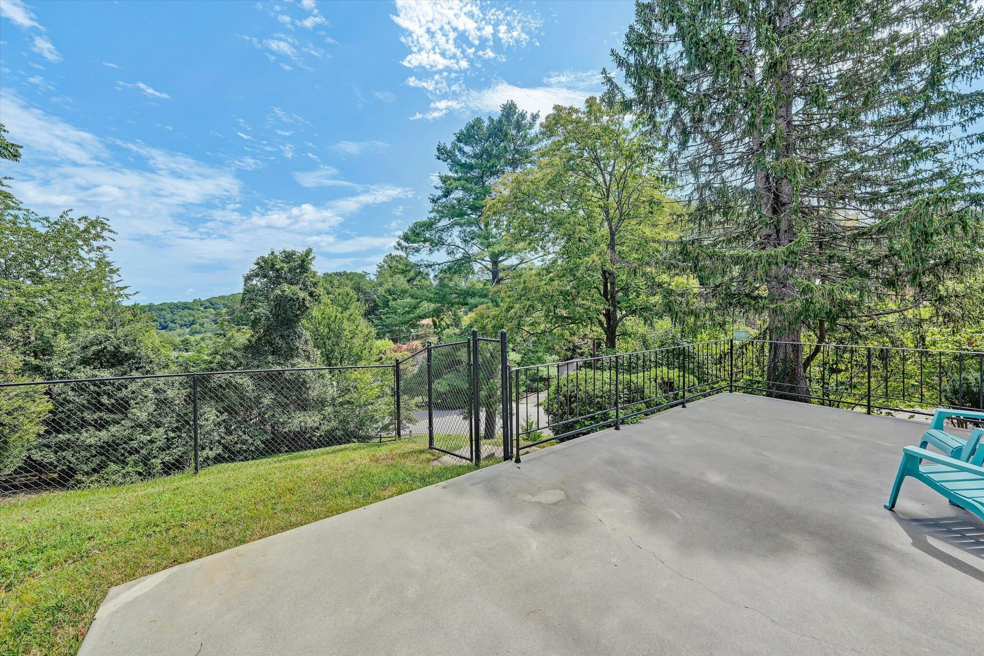 4203 Woodridge DR - Photo 16