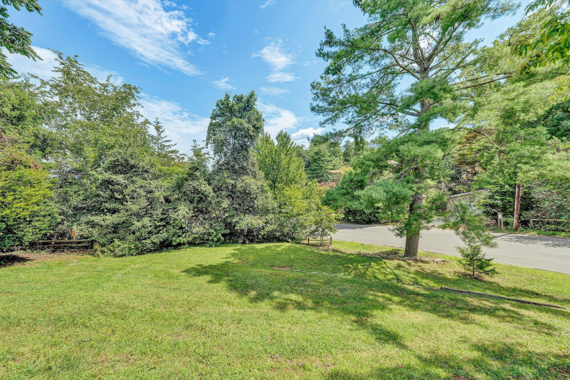 4203 Woodridge DR - Photo 36