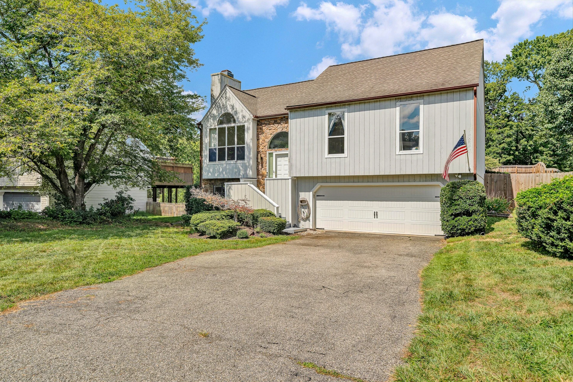 5605 Castle Rock RD - Photo 3