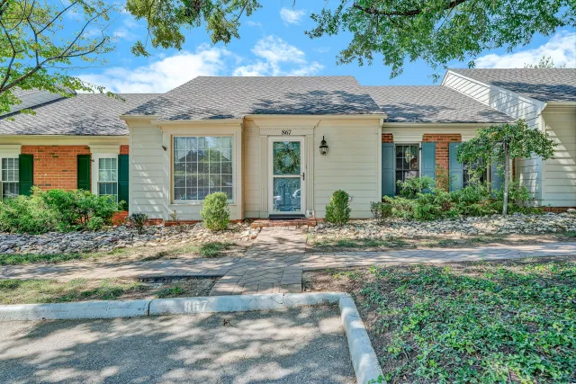 867 Stonegate CT