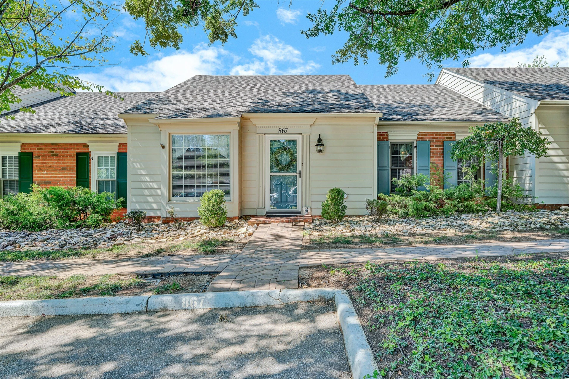 867 Stonegate CT
