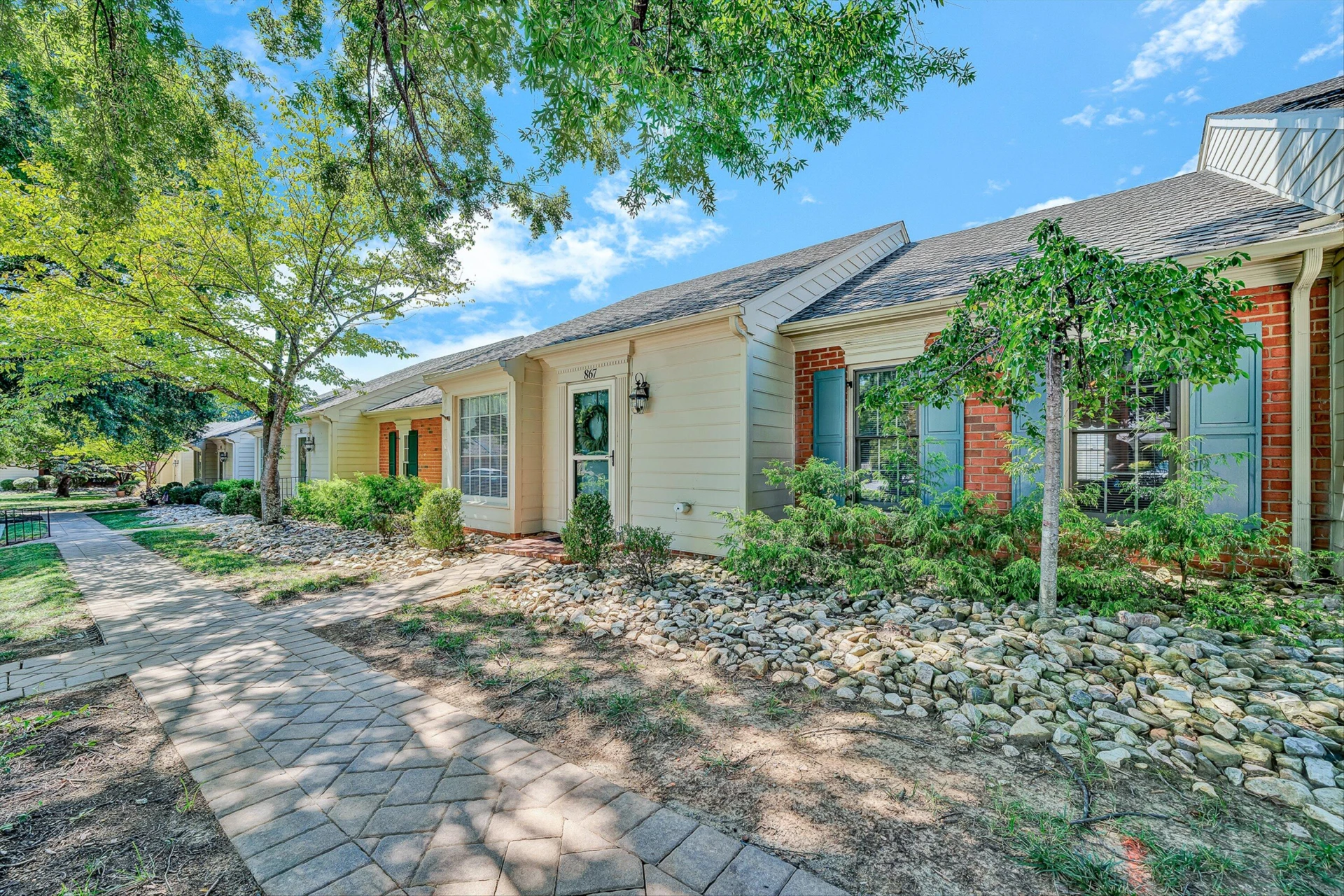 867 Stonegate CT - Photo 2