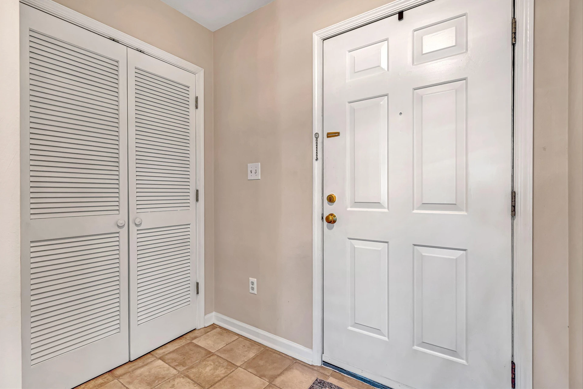 867 Stonegate CT - Photo 4