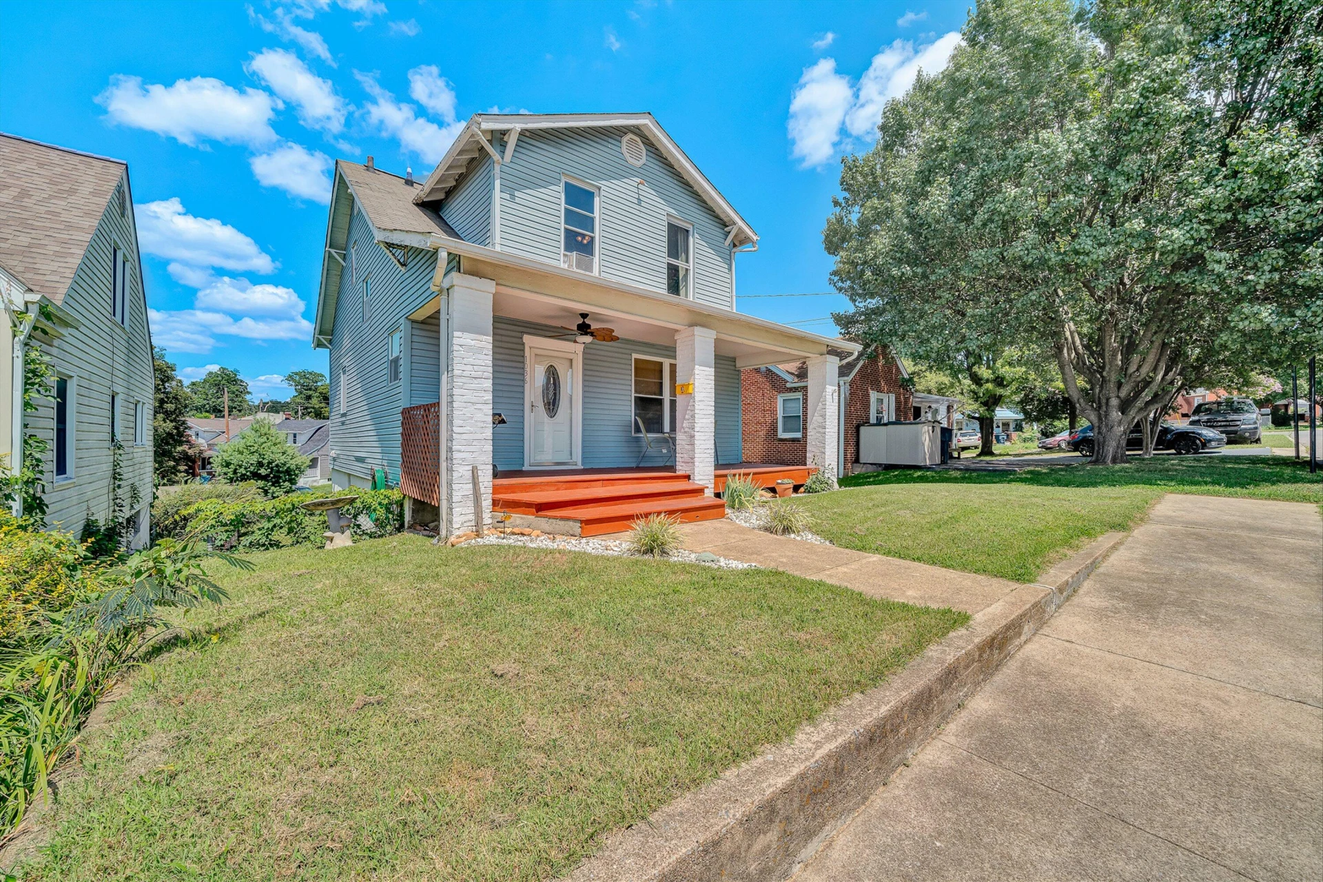 1036 Woodrow AVE SE - Photo 2