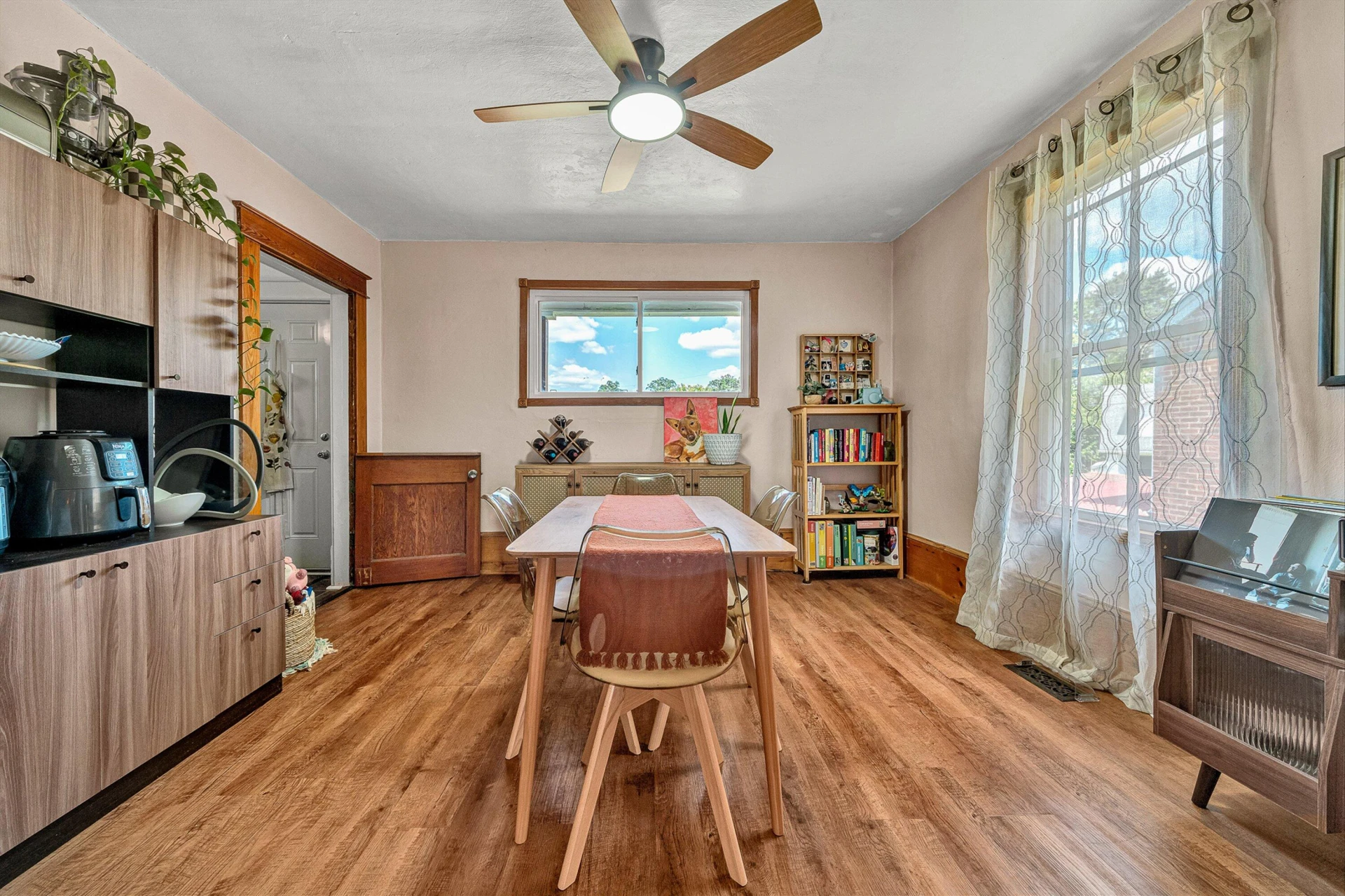 1036 Woodrow AVE SE - Photo 8