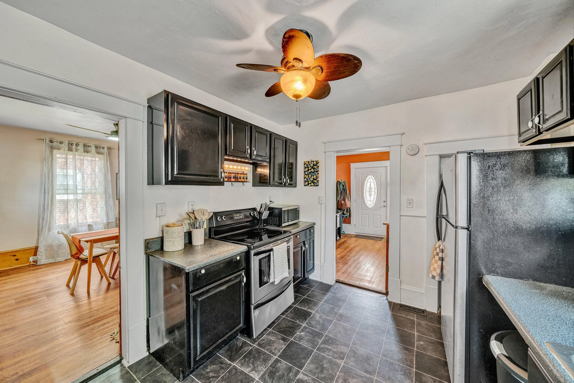1036 Woodrow AVE SE - Photo 11