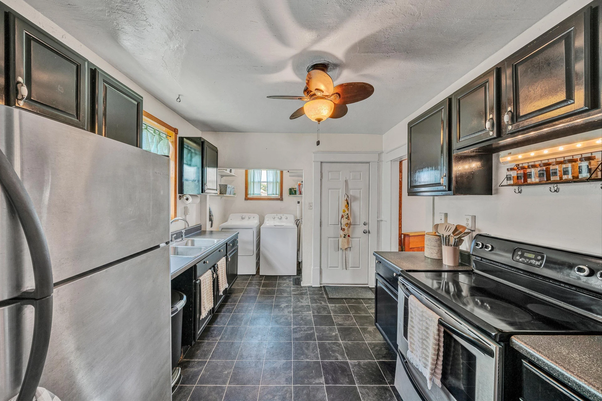 1036 Woodrow AVE SE - Photo 12