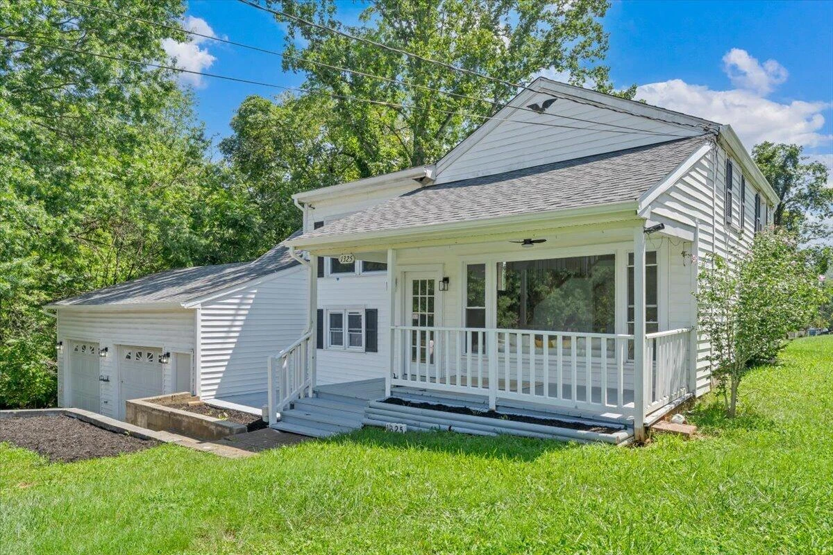 1325 Lewis RD SE - Photo 2